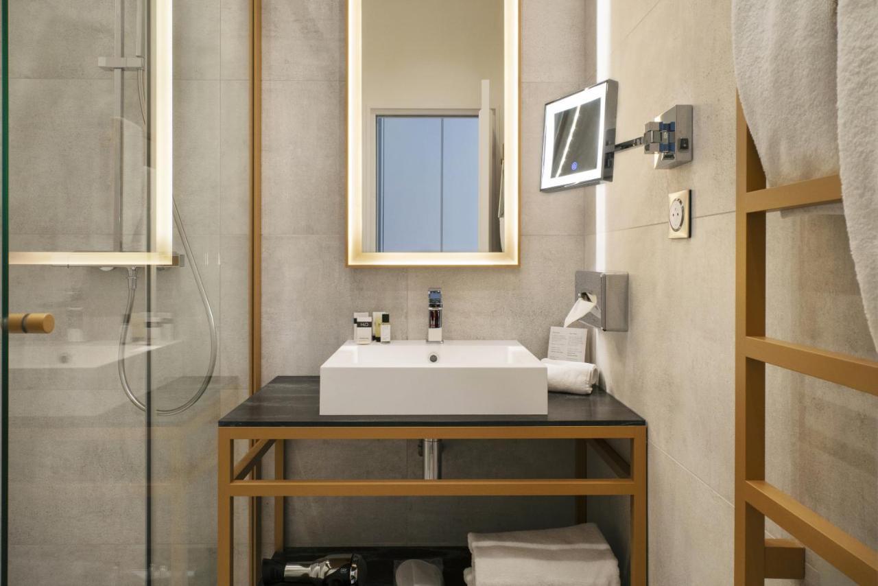 Vestay Montaigne Paris Exterior photo