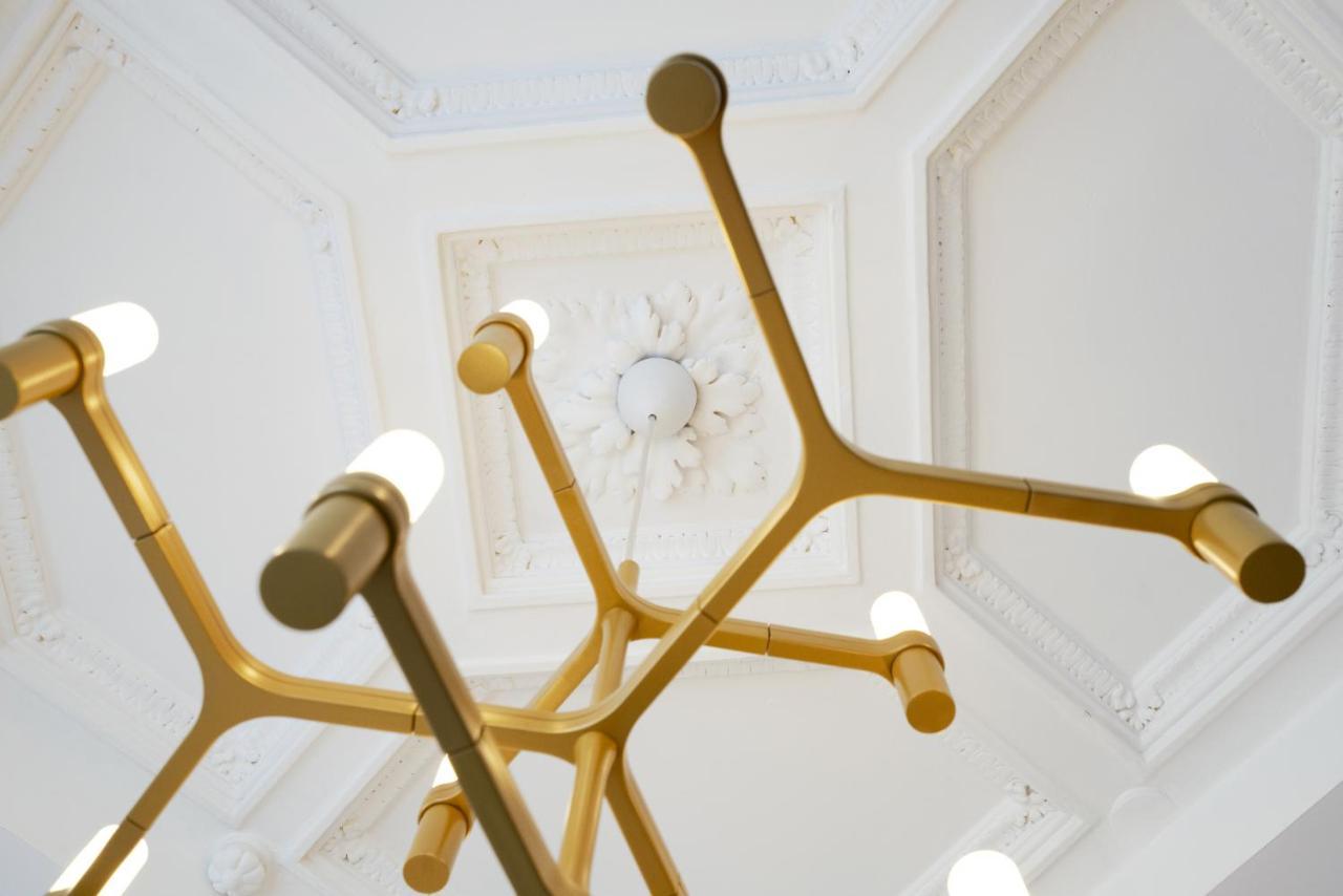 Vestay Montaigne Paris Exterior photo