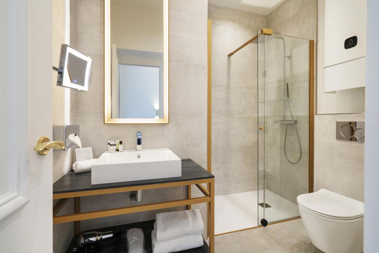 Vestay Montaigne Paris Exterior photo