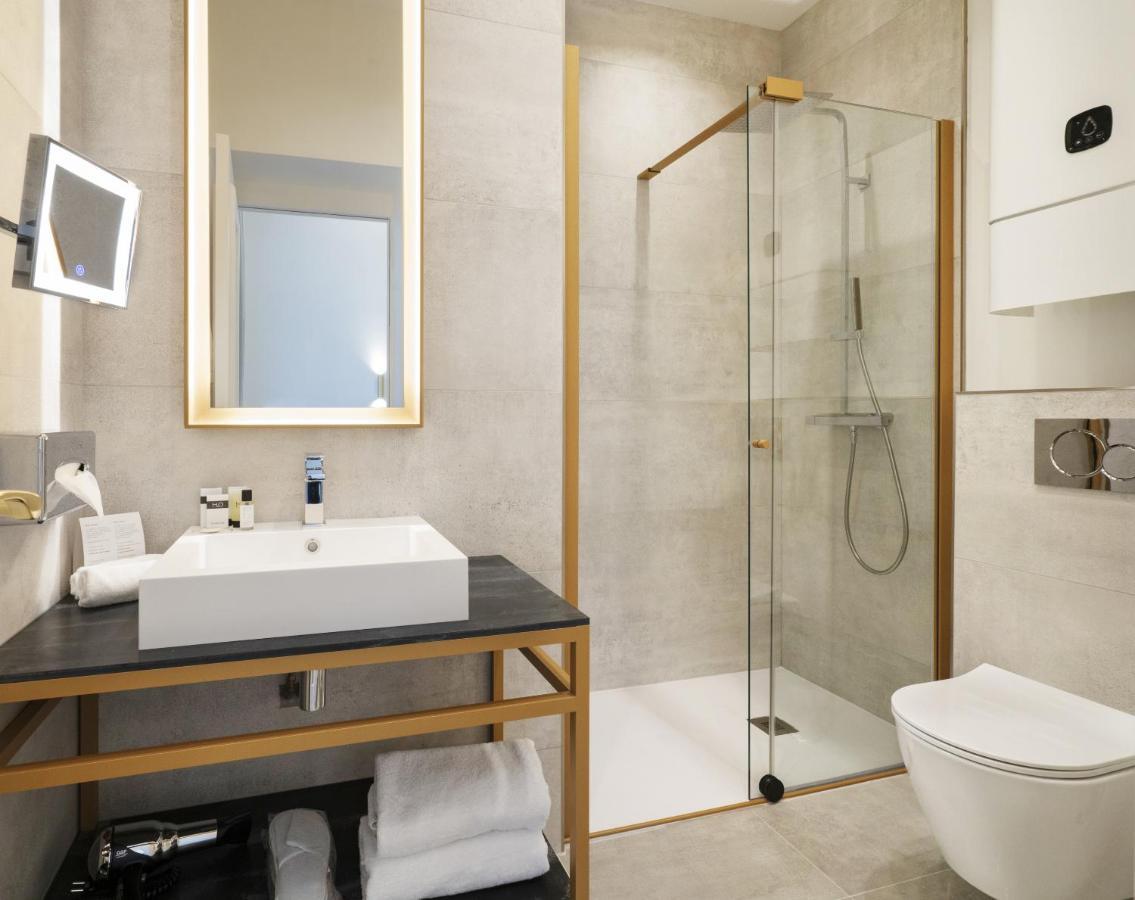 Vestay Montaigne Paris Exterior photo
